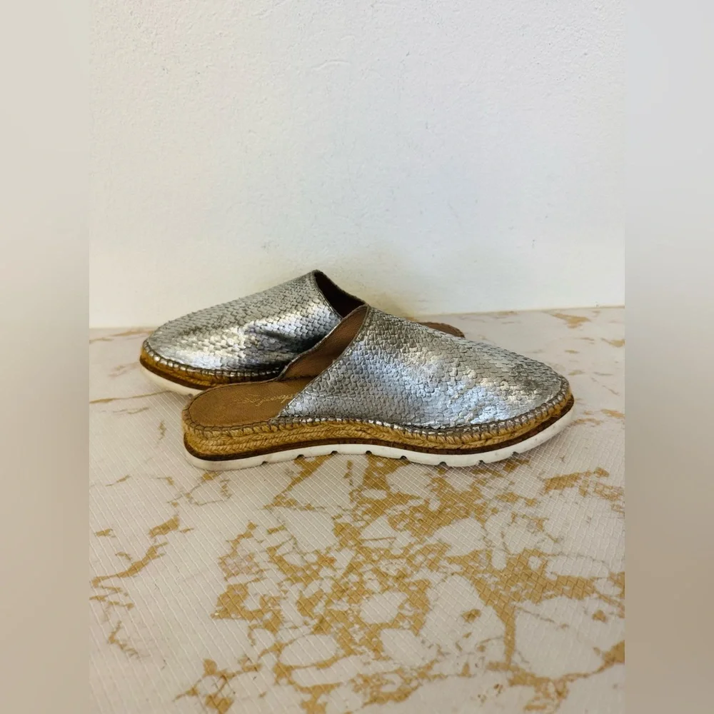 🔥🔥FINAL CLEARENCE🔥🔥 FREE PEOPLE Silver Snake Shoes - Picture 5 of 7